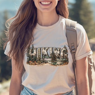 Camiseta Tipografia de caminhada com montanhas árvores e ri