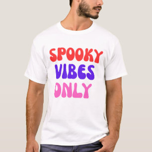 Camiseta Tipografia de Halloween Somente Vibrações Assustad