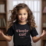 Camiseta Tipografia de Rosa de Boho Dusty Retro | Flor<br><div class="desc">Esta moda,  simples camiseta mostra as palavras "Flor Girl" na tipografia retrorenta da rosa,  juntamente com um espaço para o seu nome,  e é o presente perfeito para os membros da sua festa noiva.</div>