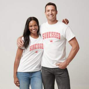 Camiseta Tipografia de Verão Universitária Sunkissed