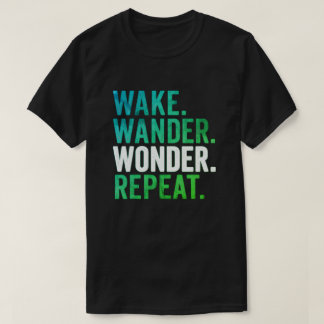 Camiseta Tipografia de Viagem Wake Wander Wonder Repeat