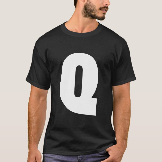 Camiseta Tipografia - Letra Q alfabeto em negrito (Frente)