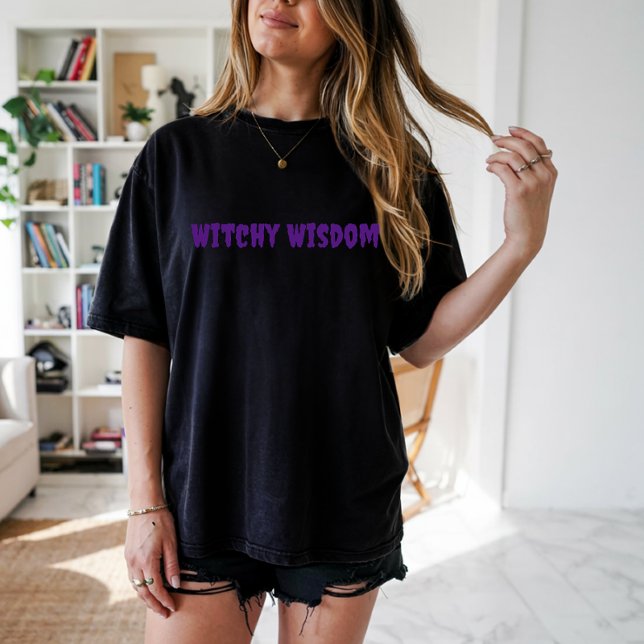 Camiseta Tipografia púrpura Witchy Wisdom (Criador carregado)