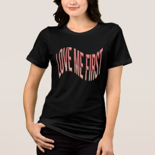 Camiseta Tipografia Retro Ondulada Me Ame Primeiro