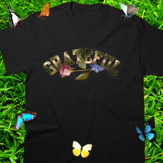 Camiseta Tipografia Rosa e Borboleta Dourada Grata