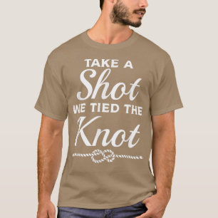 Camiseta Tire Um Tiro Nós Amarrámos O Nó Casamento União No