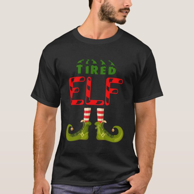 Camiseta Tired Elf Funny Group Correspondendo a pijamas da  (Frente)