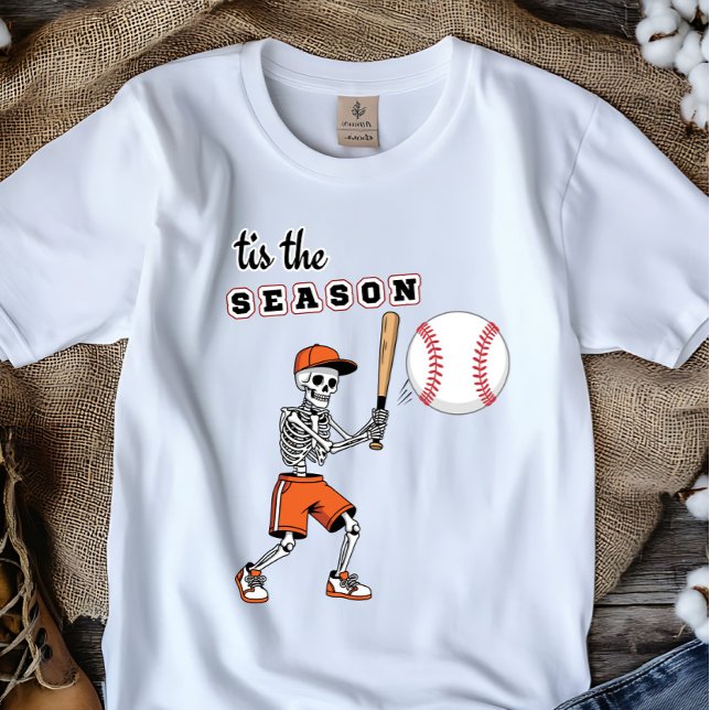Camiseta “Tis the Season" - Baseball Skeleton Tee (Criador carregado)