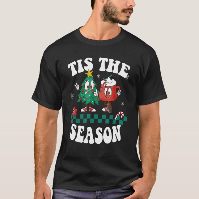 Camiseta Tis The Season Christmas Hot Chocolate Pine Tree (Frente)