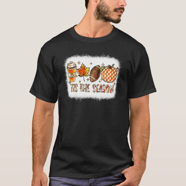 Camiseta Tis the Season Football Halloween Pumpkin Coffee R (Frente)