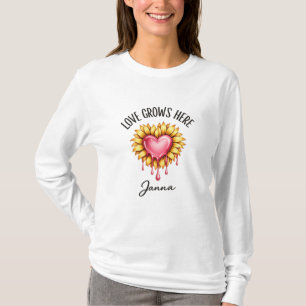 Camiseta 🔹 Título O Amor Cresce Aqui – Coração de Girasso