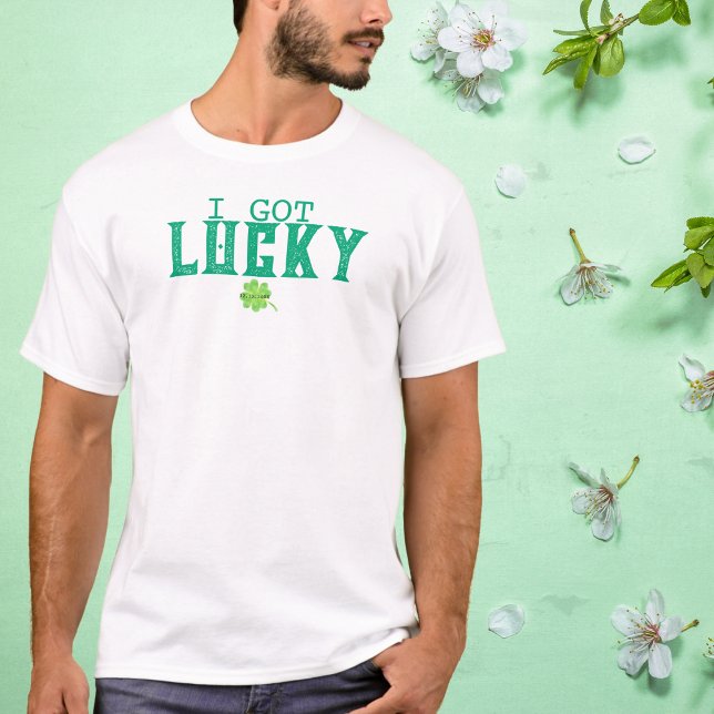 Camiseta Tive sorte de fazer um anúncio de gravidez (I got lucky matching pregnancy announcement T-Shirt
)