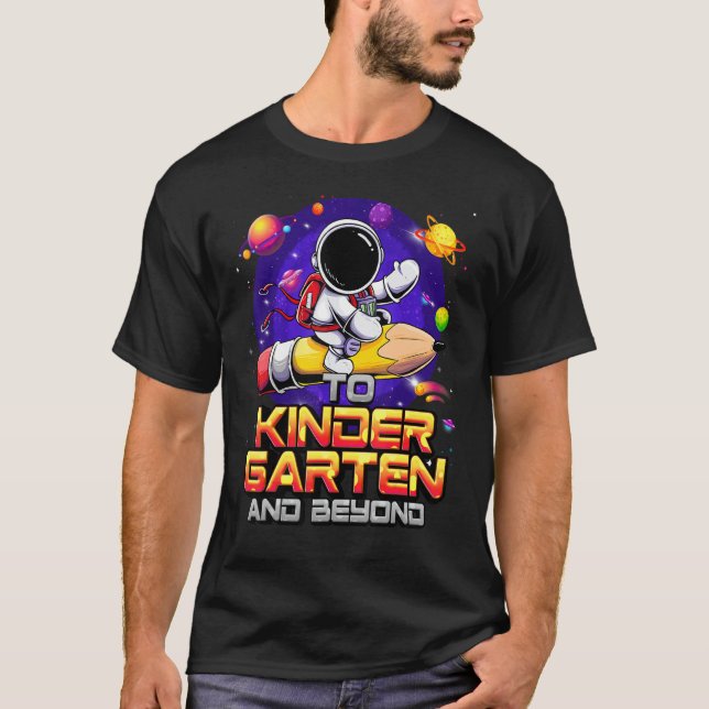 Camiseta To Kindergarten And Beyond Astronaut Back To Schoo (Frente)