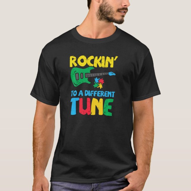 Camiseta Tocando Ao Som De Uma Melodia Diferente Guitarra C (Frente)