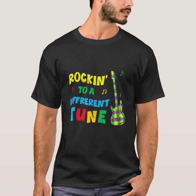 Camiseta Tocando Ao Som De Uma Melodia Diferente Guitarra C (Frente)