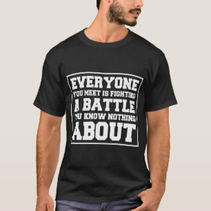 Camiseta Toda Pessoa Que Você Encontra Está Lutando Uma Bat
