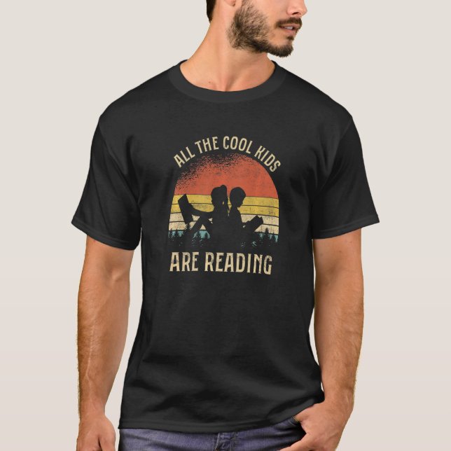 Camiseta Todas As Crianças Legal Estão Lendo Livro Retro Su (Frente)