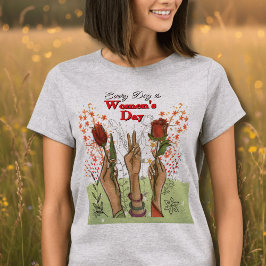 Camiseta Todo Dia é Dia das Mulheres Floral Pintado à Mão