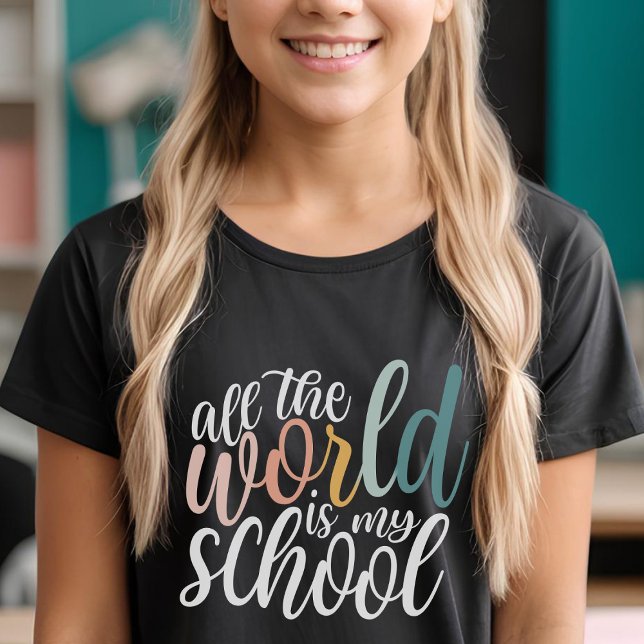 Camiseta Todo O Mundo É O Meu Colégio Escolar A Casa (Criador carregado)