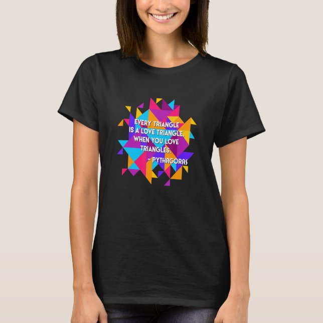 Camiseta Todo Triângulo É um Triângulo Quando Você Ama Tria (Frente)