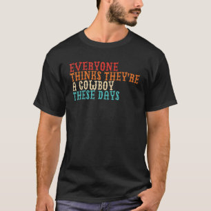 Camiseta Todos Acham Que São Um Cowboy Hoje em Dia Retro