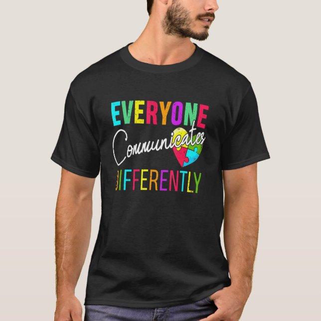 Camiseta Todos Comunicam de Maneira Diferente Citações de A (Frente)