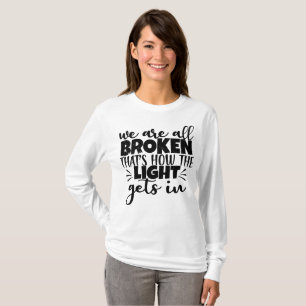 Camiseta Todos nós estamos quebrados é assim que a luz entr