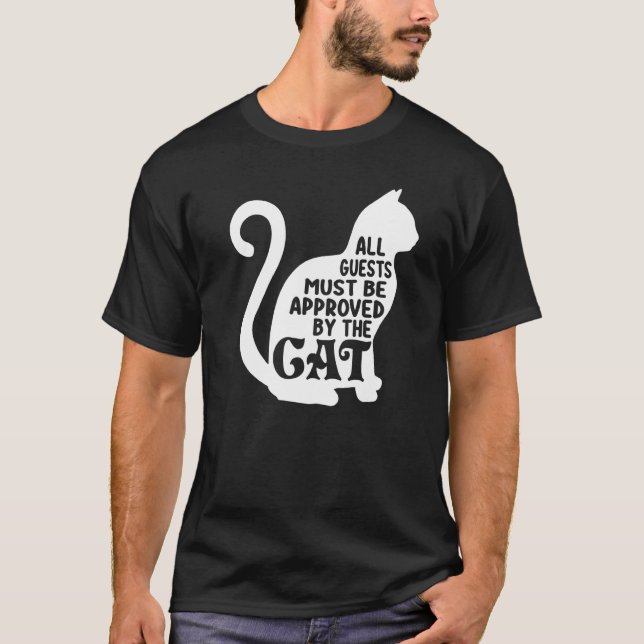 Camiseta Todos Os Convidados Devem Obter Um Gato Engraçado  (Frente)