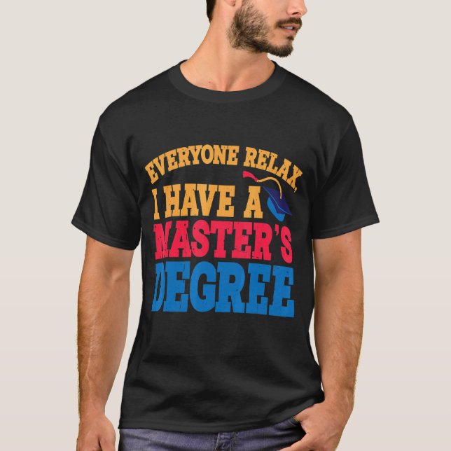 Camiseta Todos Relaxem Eu Tenho Mestrado (Frente)