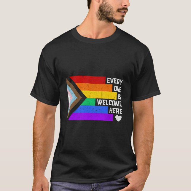 Camiseta Todos São Bem-Vindos Aqui Gay Trans Lgbtq Rainbow  (Frente)