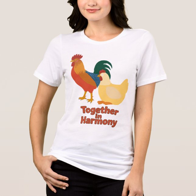 Camiseta Together in Harmony – Peaceful Rooster and Hen Wom (Frente)