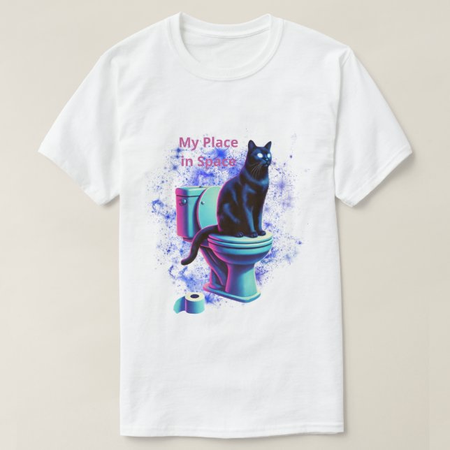 Camiseta Toilet de Gato Negro Cósmico - Arte Surreal Vaporw (Frente do Design)