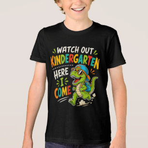 Camiseta Tome Cuidado Jardim de Infância Aqui Vou Eu Dino