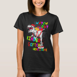 Camiseta Tome Cuidado Jardim de Infância Aqui Vou Eu Dinoss