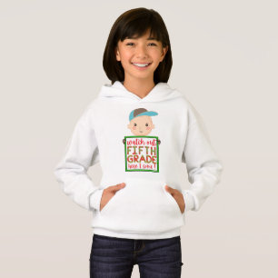Camiseta TOMEM CUIDADO QUINTA SÉRIE AQUI VOU eu engraçado f