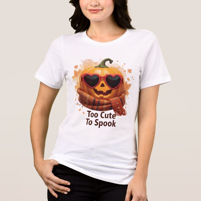 Camiseta Too Cute To Spook – Cozy Pumpkin Tee (Frente)