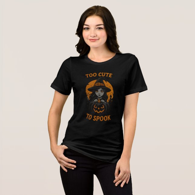 Camiseta Too Cute to Spook Witch & Pumpkin Design (Frente Completa)