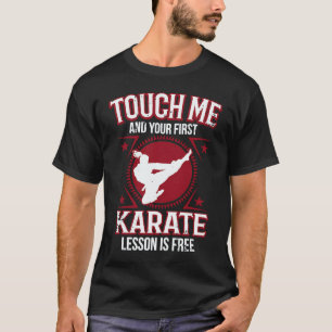Camiseta Toque-me e sua primeira lição é karatê feminino