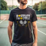 Camiseta Torneio de Parceiro de Pickleball com Problemas Du<br><div class="desc">Quando você entra no tribunal,  seja em mulheres,  homens,  ou torneios duplos mistos,  deixe seus adversários saberem que você está lá como uma equipe.</div>