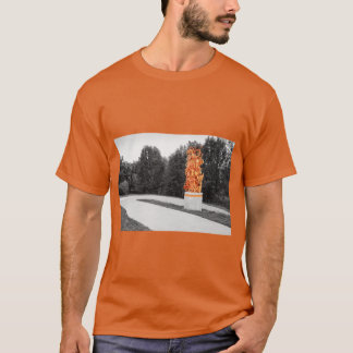 Camiseta Torre de Bicicleta Laranja ao Longo das Trilhas de