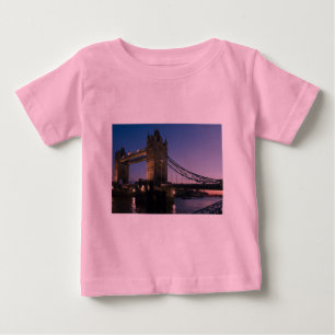 Camiseta Torre Ponte Londres Inglaterra Água Noite Cidade
