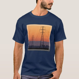 Camiseta Torres de Energia ao Pôr do Sol