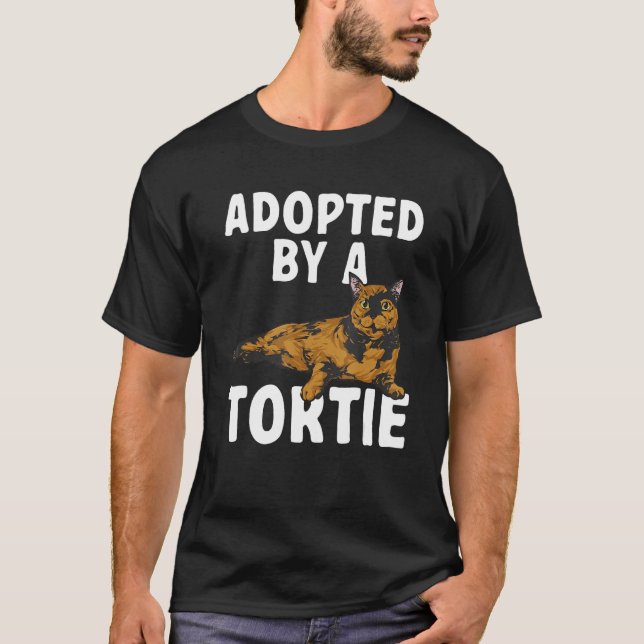 Camiseta Tortoiseshell Cat Adopted By A Tortie Cat (Frente)