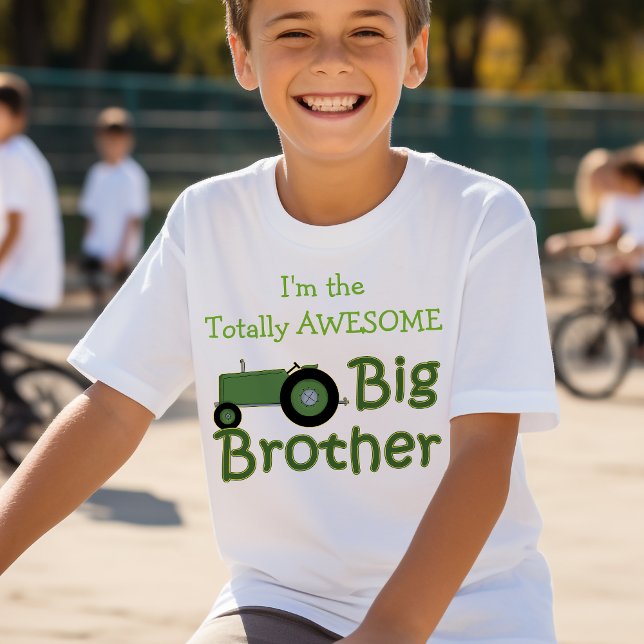 Camiseta Totalmente incrível, grande irmão, trator verde (Totally AWESOME Big Brother Green Tractor Personalized T-Shirt)