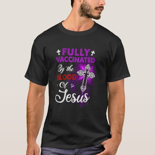 Camiseta Totalmente Vacinado Pelo Sangue De Jesus Clássico (Frente)