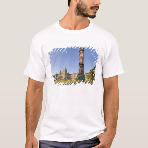 Camiseta Tótem na sede do Parlamento em
