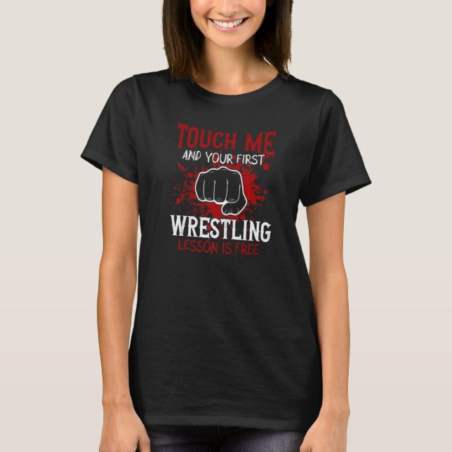Camiseta Touch Me And Your First Wrestling Lesson Is Free P (Frente)