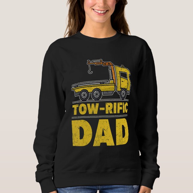 Camiseta Tow rific Dad  Tow Trucker (Frente)