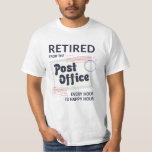 Camiseta Trabalhador Postal Aposentado, Mailman Funny<br><div class="desc">Design de aposentadoria engraçada para um trabalhador postal. Este carteiro moderno na tipografia moderna diz: "Aposentado do Escritório de Posto Todas as Horas é Feliz". Presente perfeito para seu porta-cartas</div>