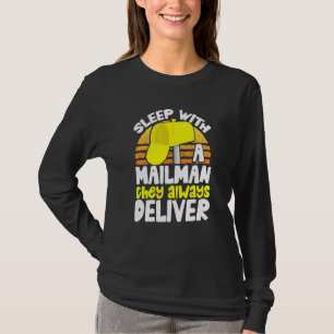 Camiseta Trabalhador Postal Dorme Com Um Correio Que Sempre